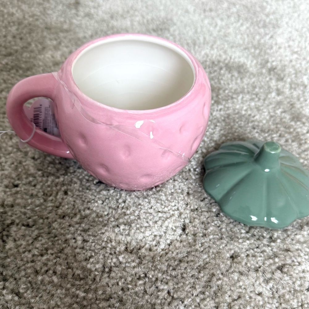 NWT Strawberry Mug with Cover - Picture 5 of 5